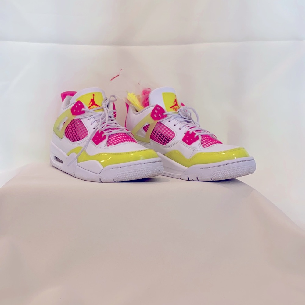 Nike air Jordan white pink and green size 6